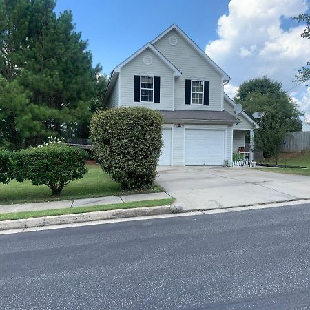 Captivating Home Near Downtown Atl Conley Bagian luar foto