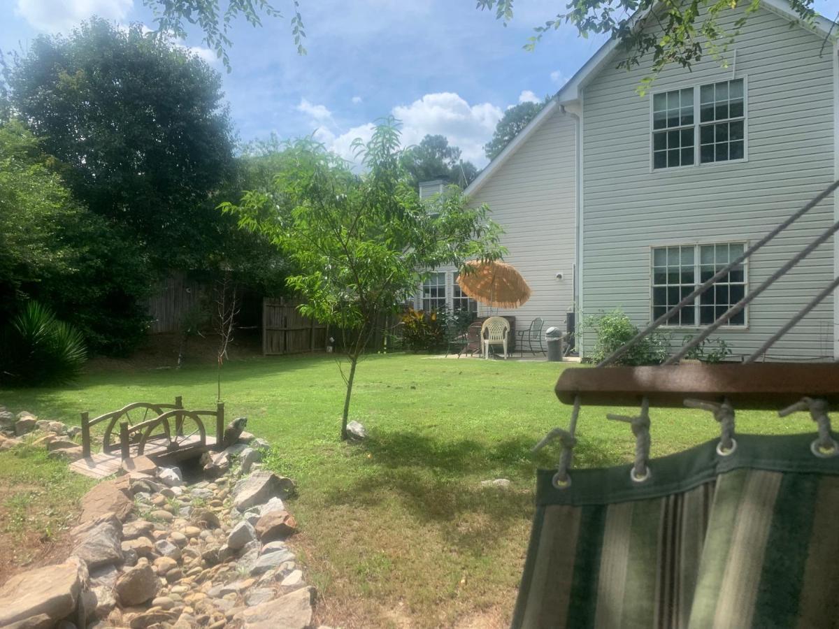 Captivating Home Near Downtown Atl Conley Bagian luar foto