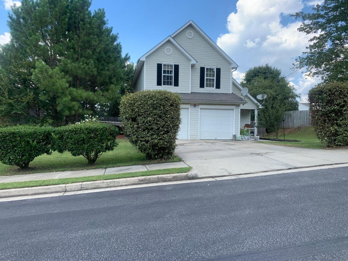 Captivating Home Near Downtown Atl Conley Bagian luar foto