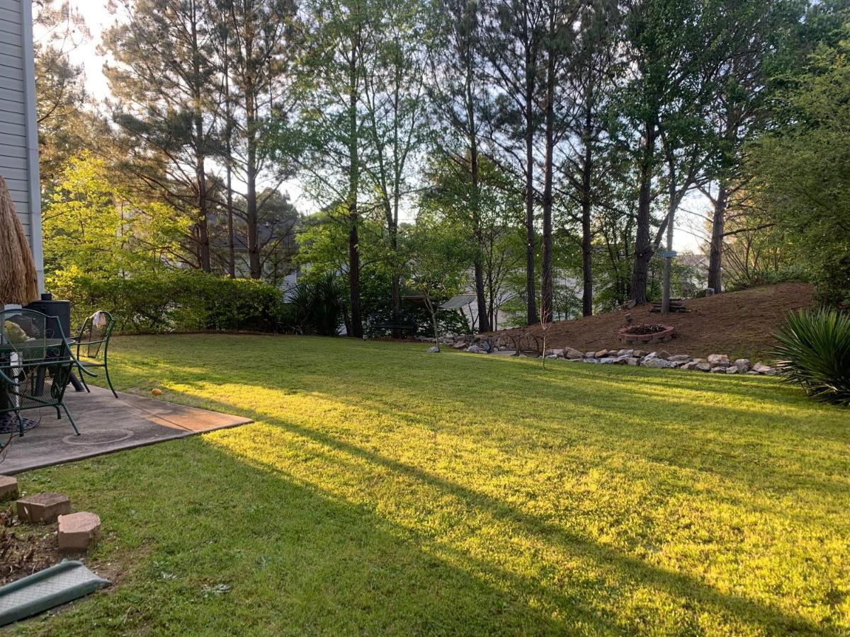 Captivating Home Near Downtown Atl Conley Bagian luar foto