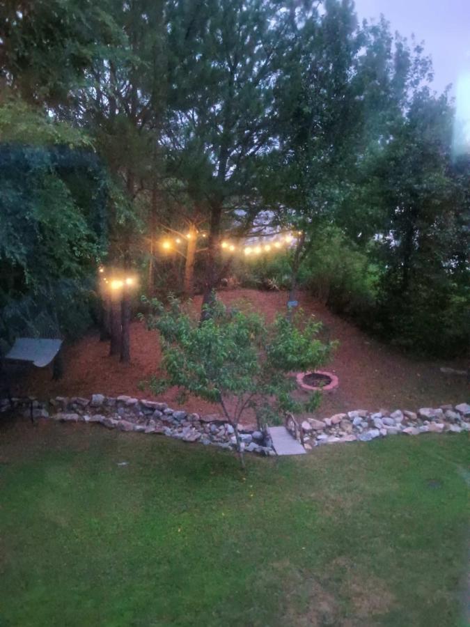 Captivating Home Near Downtown Atl Conley Bagian luar foto